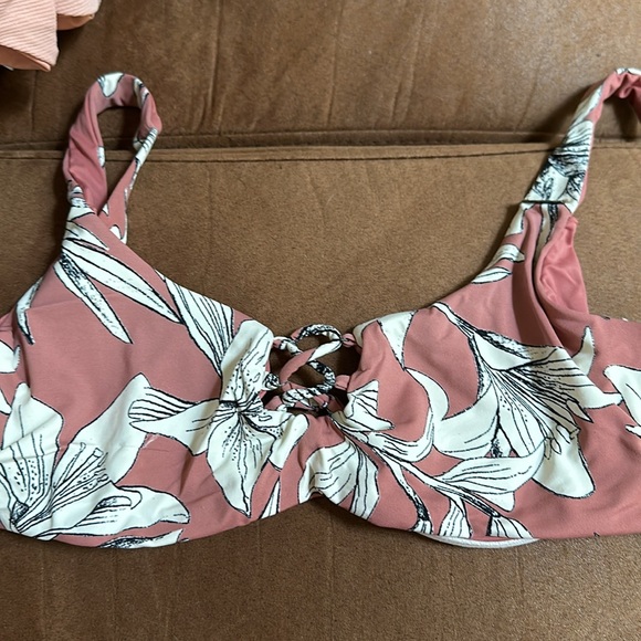 Roxy swimsuit - Picture 2 of 2